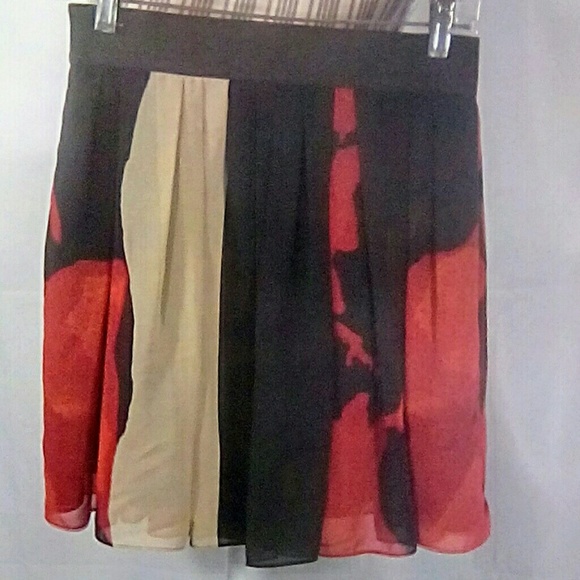 Vince Camuto Black Reds Cream Abstract Print  Stretch Waistband Skirt Size 4P - Picture 3 of 5